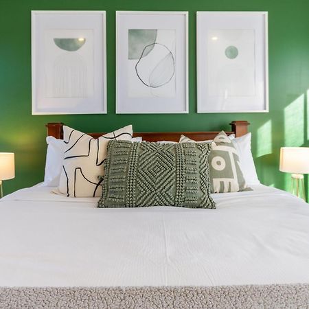 Gorgeous In Green - 2 Bed Central Oasis W/King Bed Christchurch Dış mekan fotoğraf