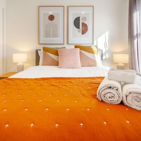 Gorgeous In Green - 2 Bed Central Oasis W/King Bed Christchurch Dış mekan fotoğraf