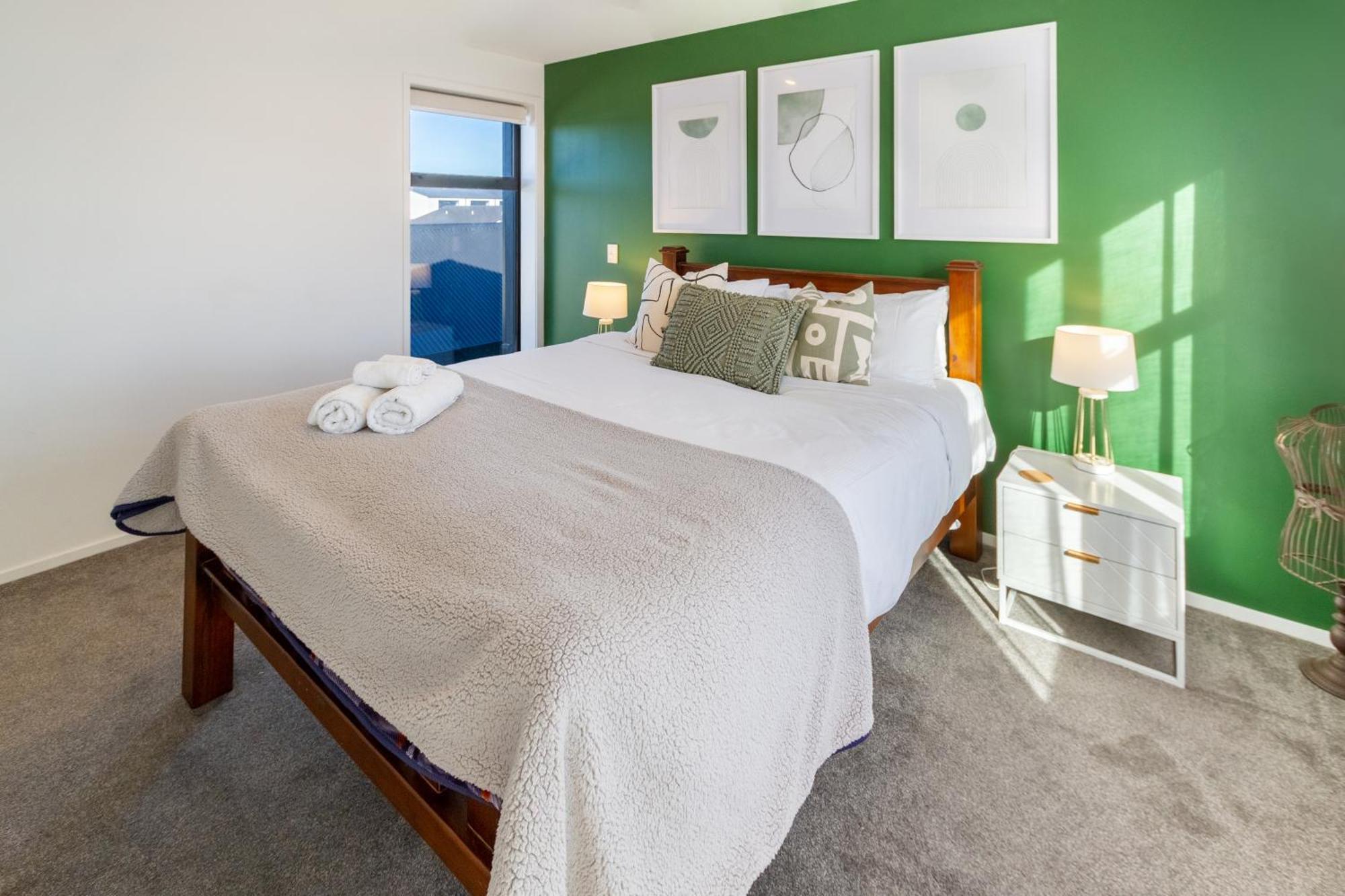 Gorgeous In Green - 2 Bed Central Oasis W/King Bed Christchurch Dış mekan fotoğraf