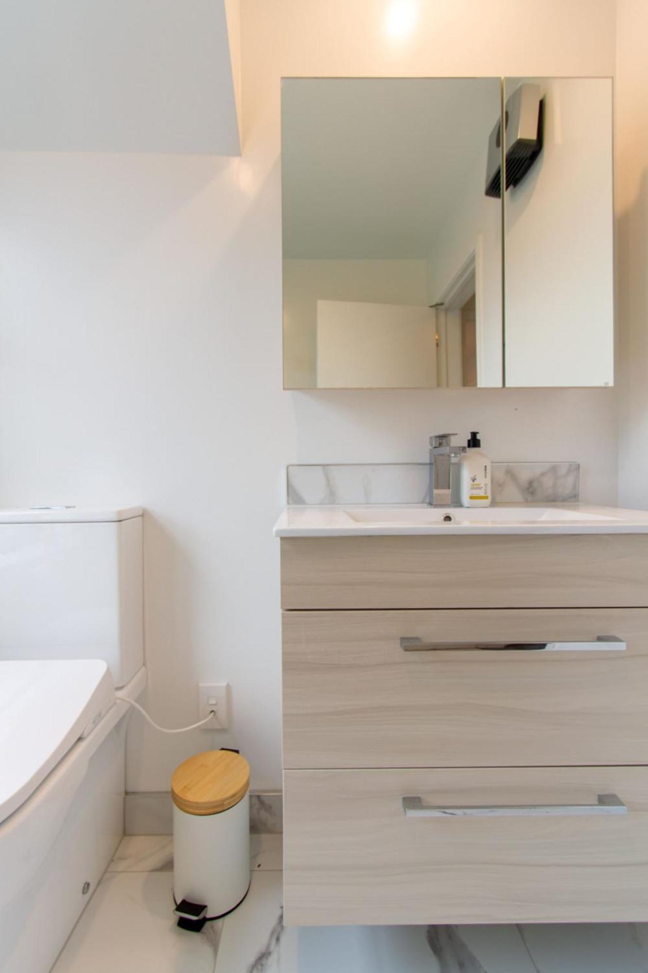 Gorgeous In Green - 2 Bed Central Oasis W/King Bed Christchurch Dış mekan fotoğraf