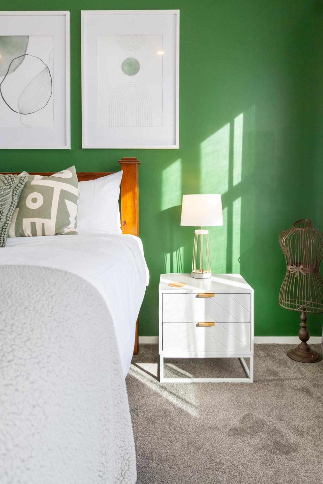Gorgeous In Green - 2 Bed Central Oasis W/King Bed Christchurch Dış mekan fotoğraf