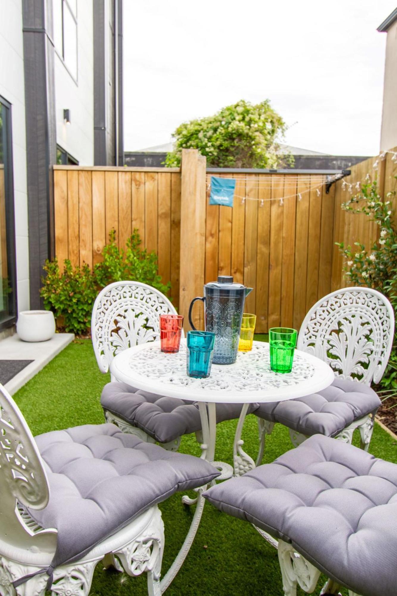 Gorgeous In Green - 2 Bed Central Oasis W/King Bed Christchurch Dış mekan fotoğraf