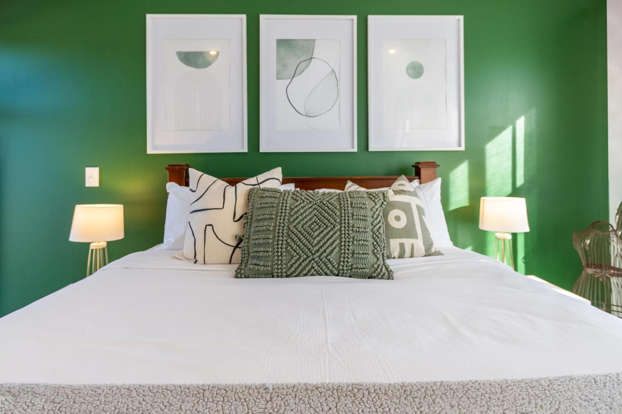 Gorgeous In Green - 2 Bed Central Oasis W/King Bed Christchurch Dış mekan fotoğraf