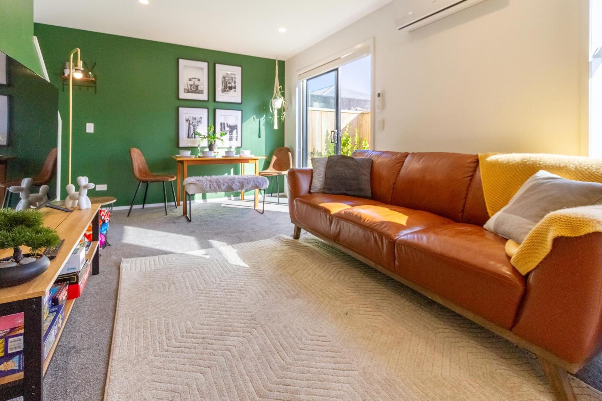 Gorgeous In Green - 2 Bed Central Oasis W/King Bed Christchurch Dış mekan fotoğraf