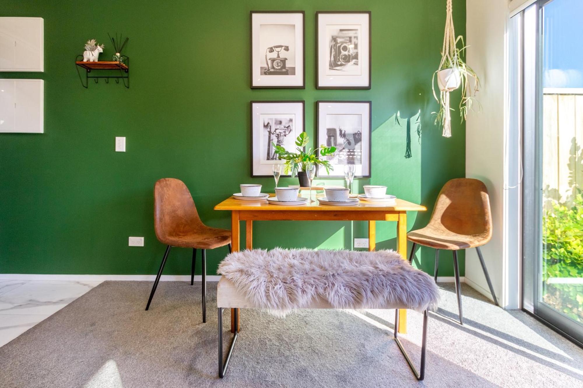 Gorgeous In Green - 2 Bed Central Oasis W/King Bed Christchurch Dış mekan fotoğraf